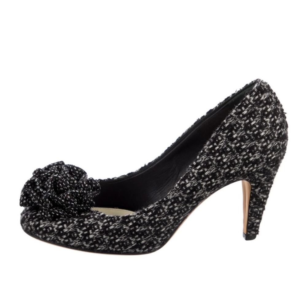 CHANEL 2010 CC Tweed Camellia Flower Heel Pumps Black White IT 38.5 - Picture 15 of 15